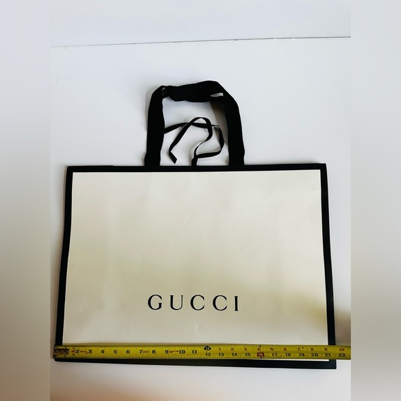 Authentic Gucci white and black XL Gift Shopping Bag Brand New - Picture 4 of 6